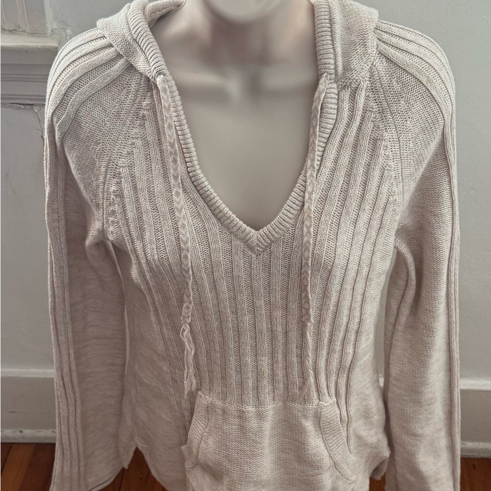 Roxy Cream cable Knit Hooded V-neck kangaroo pocket Sweater, size M outdoor